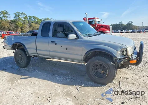 1999 Toyota Tacoma Xtracab z USA, uszkodzony, nr VIN 4TAWN72N5XZ512397